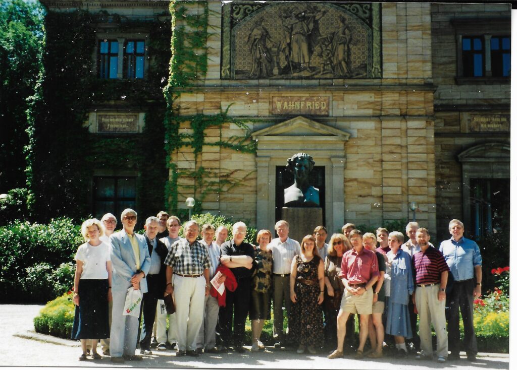 Bayreuth-farar 1995 fyrir framan Wahnfried
